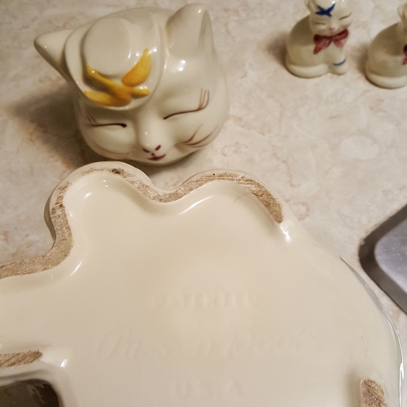 Vintage Shawnee Puss and Boots Cookie Jar with Salt and Pepper Shaker - Picture 9 of 13